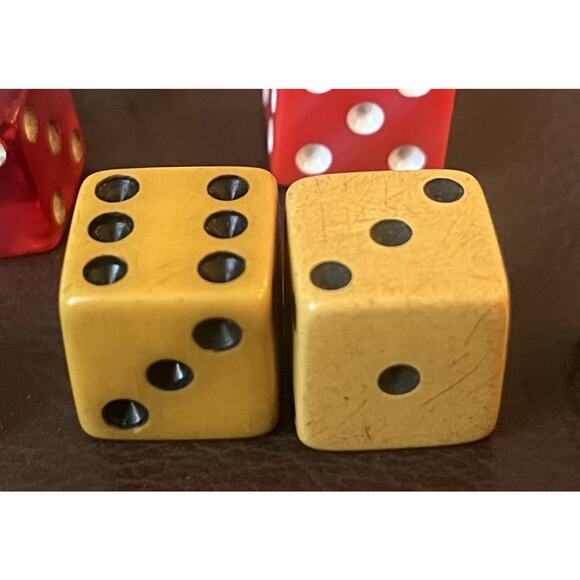 Vintage Butterscotch Red Bakelite Dice Mini Wooden Mixed Lot Poker Game Deco Pip - Picture 3 of 4